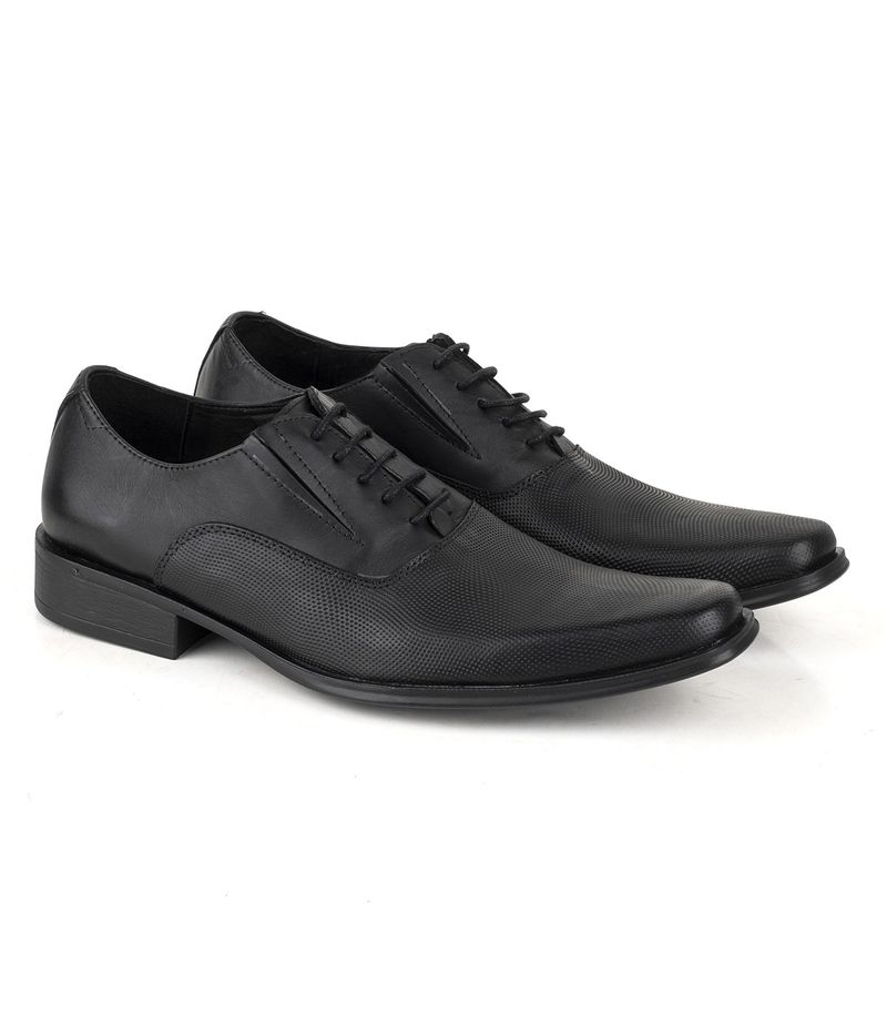 Zapatos-de-vestir-en-cuero-picado-negro.jpg
