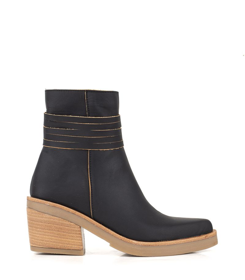 Botas-caña-media-con-tiras-en-cuero-suela.jpg