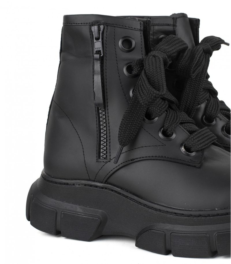Borcego-de-cuero-total-black-con-plataforma.jpg