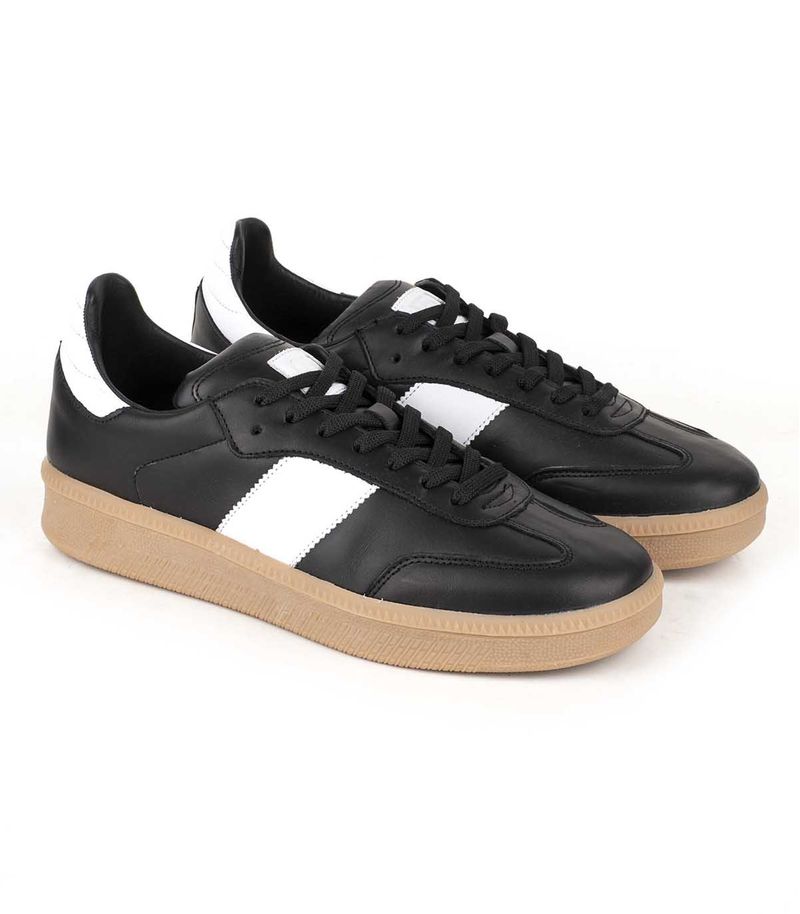 Zapatillas-urbanas-de-cuero-negro-con-base-marron.jpg