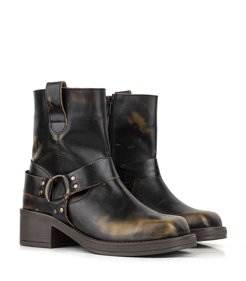 Botas-cortas-de-cuero-marron-con-herraje.jpg