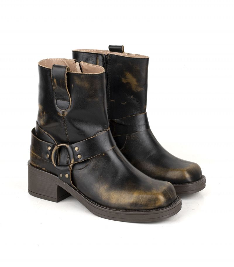 Botas-cortas-de-cuero-marron-con-herraje.jpg