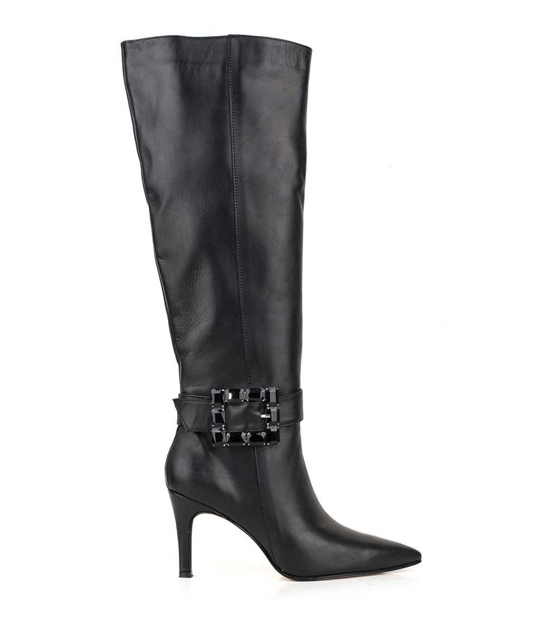 Botas-largas-taco-fino-en-cuero-negro-con-hebilla.jpg