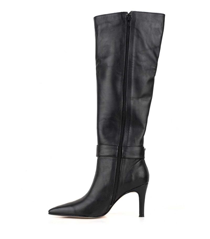 Botas-largas-taco-fino-en-cuero-negro-con-hebilla.jpg
