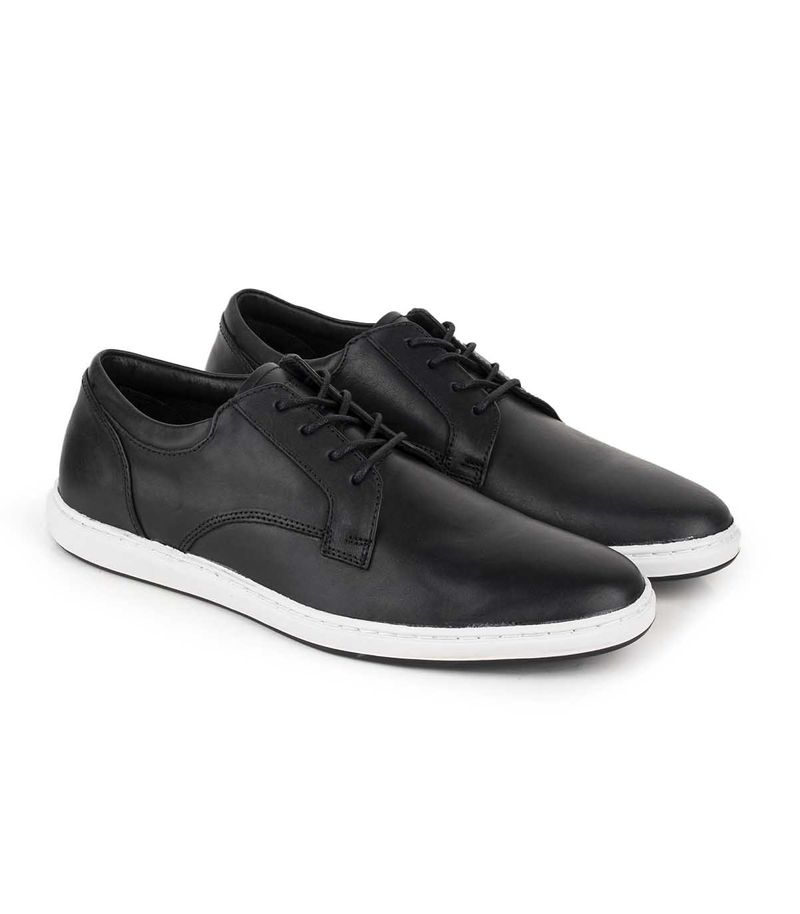 Zapato-urbano-de-cuero-negro-con-base-blanca.jpg
