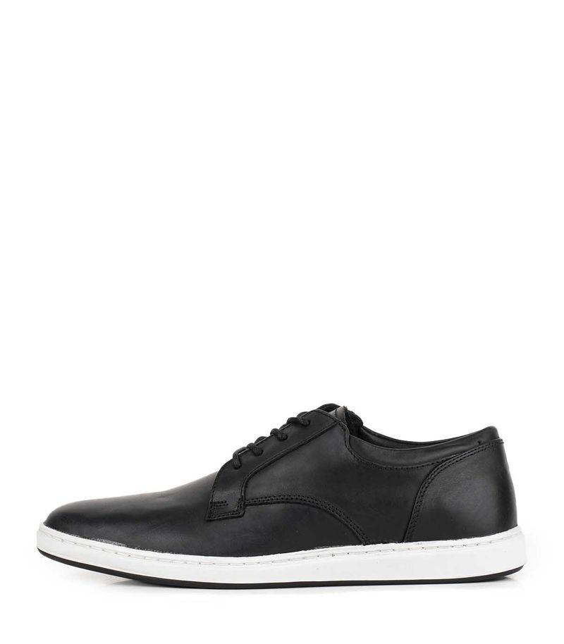 Zapato-urbano-de-cuero-negro-con-base-blanca.jpg
