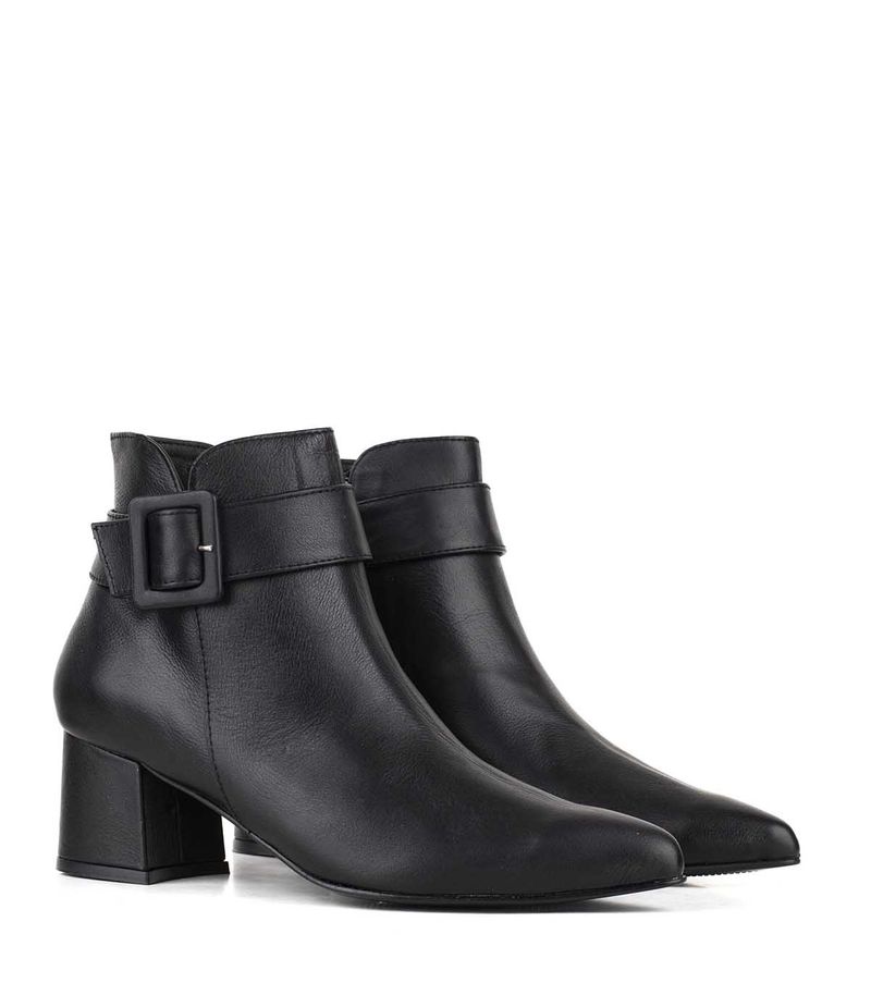 Botas-de-vestir-en-cuero-negro-con-taco-forrado-y-hebilla.jpg