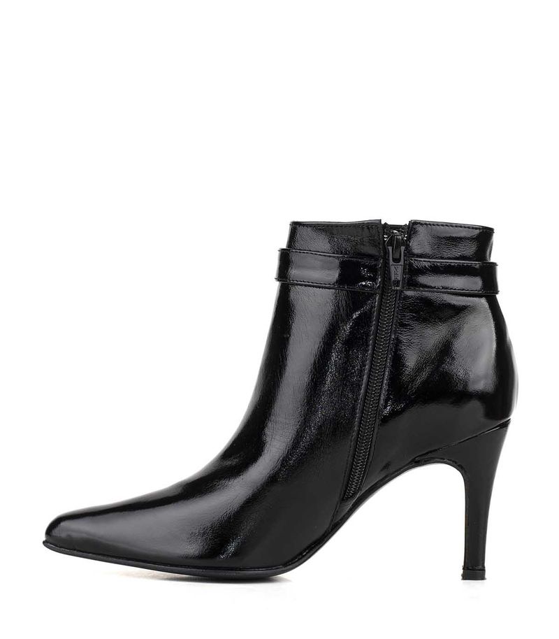 Botas-de-vestir-taco-fino-en-charol-negro-con-herraje-de-strass.jpg