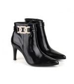Botas-de-vestir-taco-fino-en-charol-negro-con-herraje-de-strass.jpg