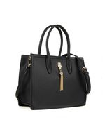 Cartera-elegante-simil-cuero-negro-con-aplique-dorado.jpg