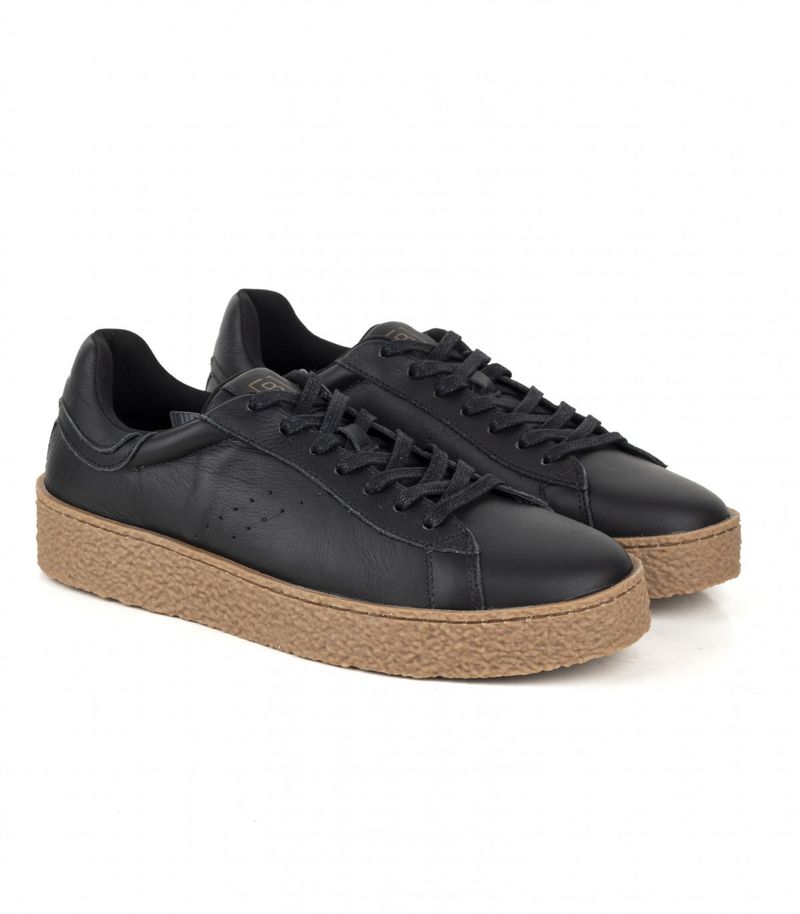 Zapatillas-urbanas-de-cuero-negro-con-base-marron.jpg
