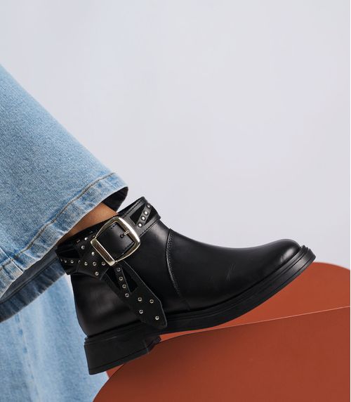 Botas caña baja de cuero con cinta desmontable
