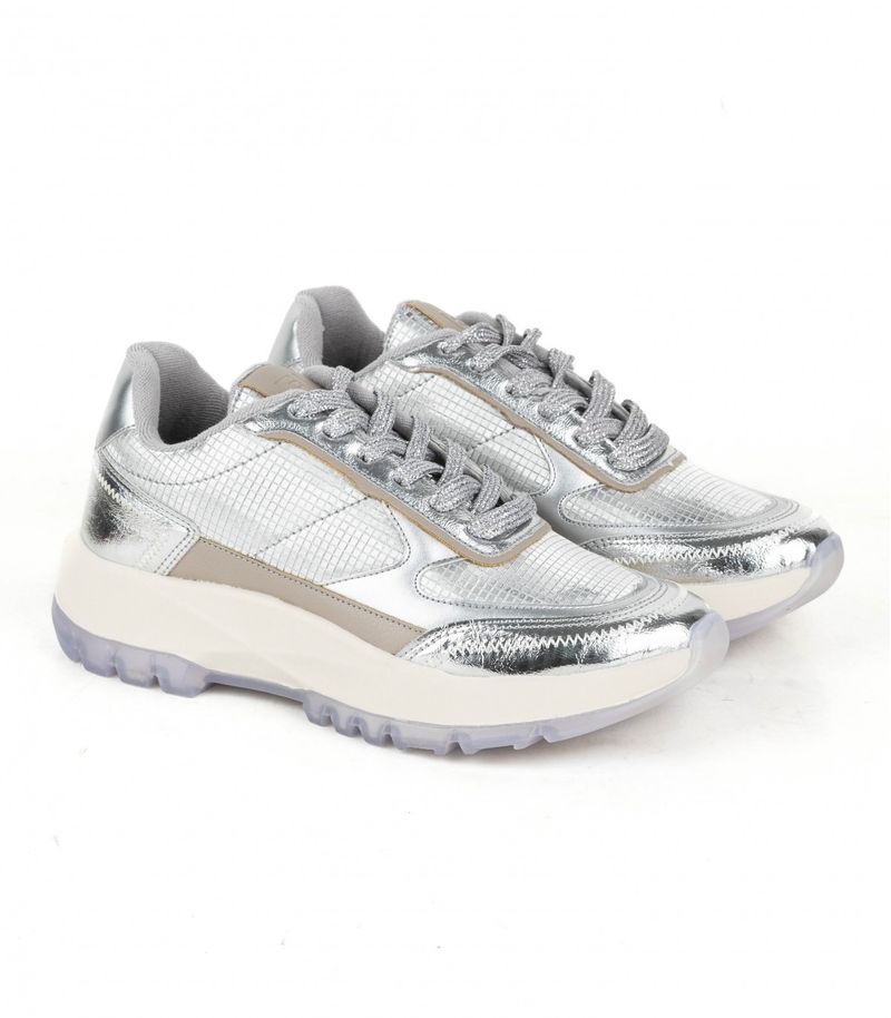Zapatillas-urbanas-simil-cuero-plata-metalizado.jpg