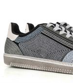 Zapatillas-urbanas-de-tela-negra-combinada.jpg