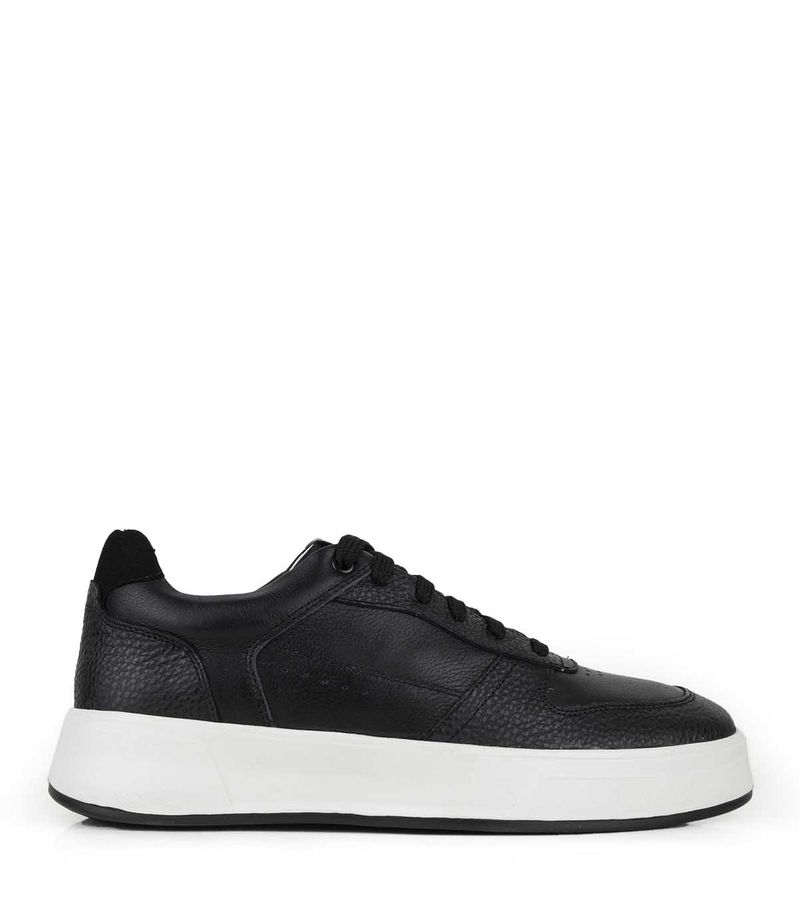 Zapatillas-urbanas-de-cuero-negro.jpg