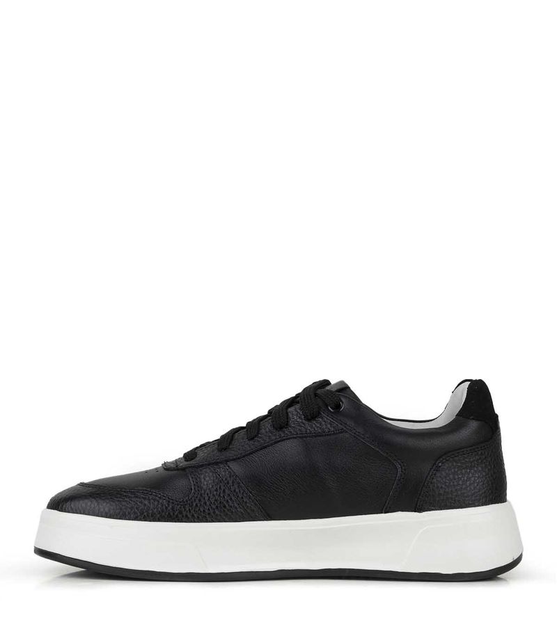 Zapatillas-urbanas-de-cuero-negro.jpg