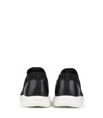 Zapatillas-sin-cordones-de-tela-elastizada-en-negro.jpg