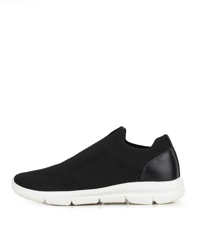 Zapatillas-sin-cordones-de-tela-elastizada-en-negro.jpg