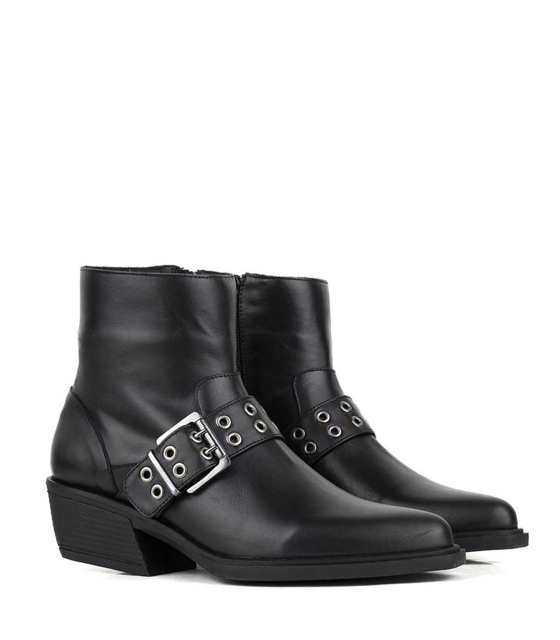 Botas-texanas-en-cuero-negro-con-tachas-y-hebilla.jpg