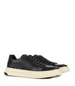 Zapatilla-de-cuero-clasica-negra-con-base-beige-cocida.jpg