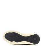 Zapatilla-de-cuero-clasica-negra-con-base-beige-cocida.jpg