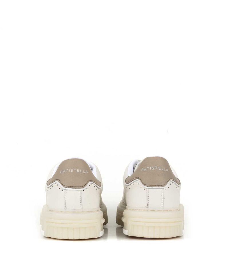 Zapatillas-urbanas-de-cuero-blanco-con-base-combinada.jpg