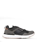 Zapatillas-urbanas-con-recortes-de-simil-en-negro.jpg