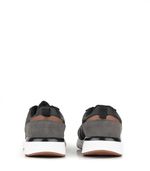 Zapatillas-urbanas-con-recortes-de-simil-en-negro.jpg