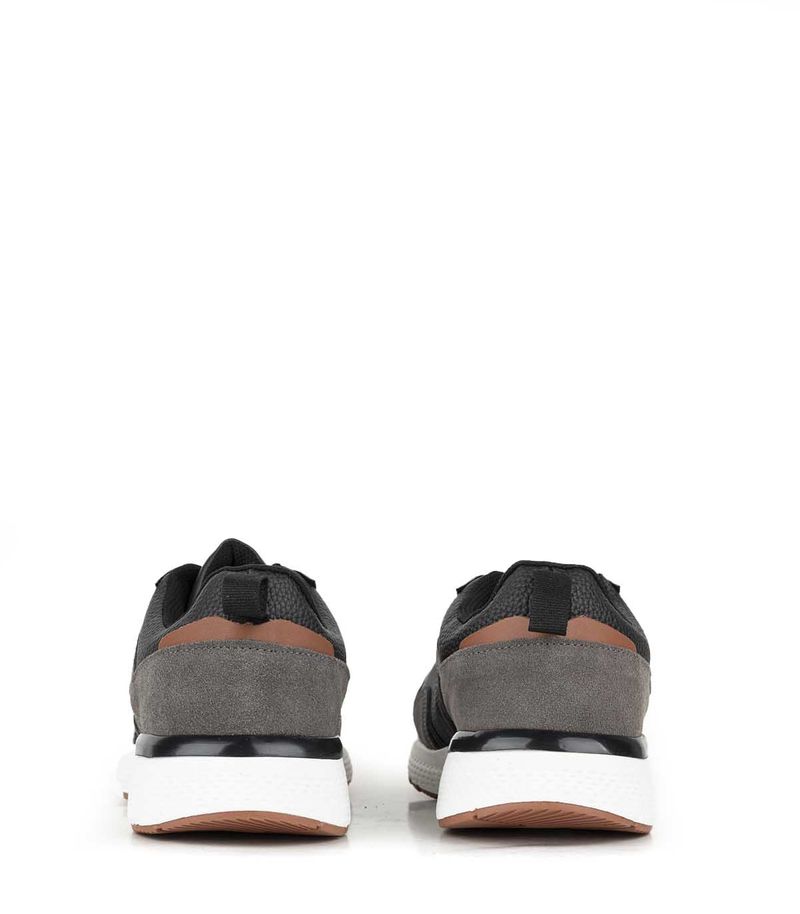 Zapatillas-urbanas-con-recortes-de-simil-en-negro.jpg