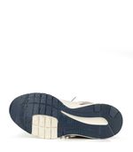 Zapatillas-urbanas-con-recortes-de-simil-en-natural.jpg