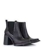 Bota-de-cuero-negro-con-detalle-en-charol-y-tachas.jpg