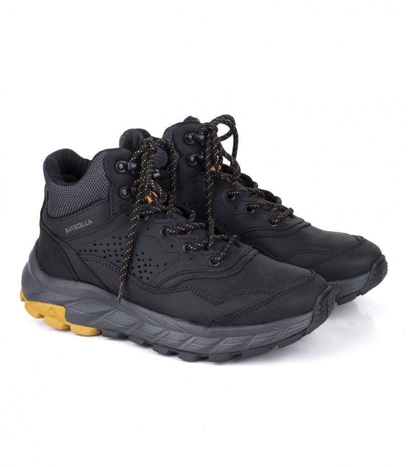 Zapatilla-botita-trekking-en-cuero-negro.jpg