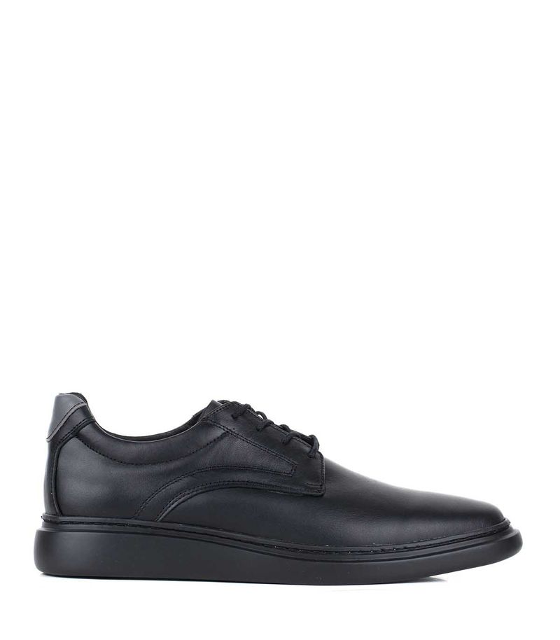 Zapatos-sport-acordonados-de-cuero-negro-y-base-negra.jpg