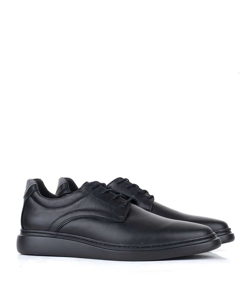 Zapatos-sport-acordonados-de-cuero-negro-y-base-negra.jpg