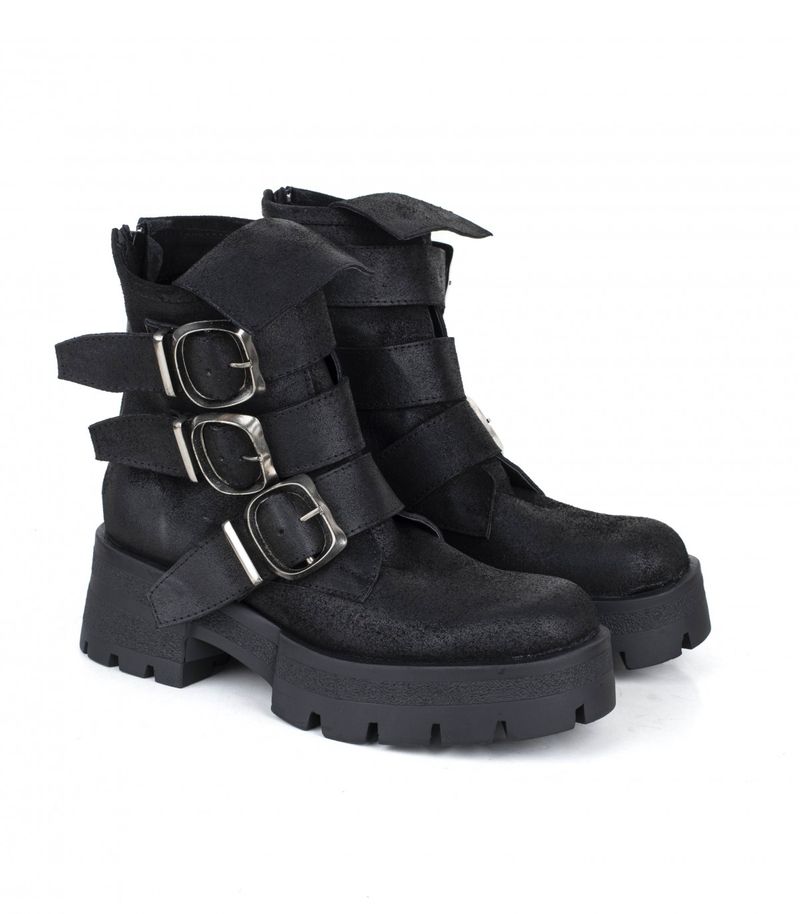 Botas-cortas-de-cuero-negro-con-hebillas-y-plataforma.jpg