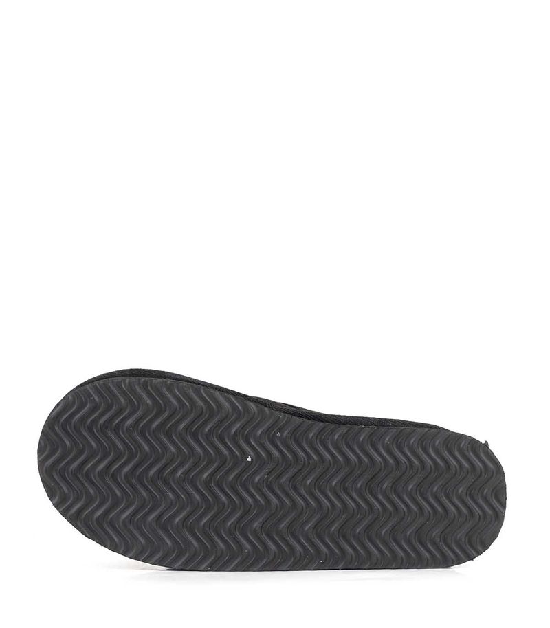 Pantuflas-de-gamuza-en-negro.jpg