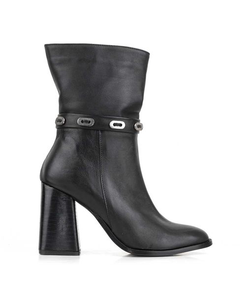 Bota de cuero caña media en negro