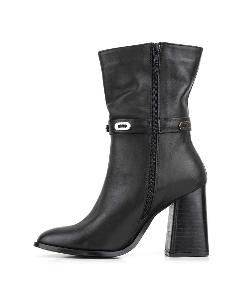 Bota-de-cuero-caña-media-en-negro.jpg