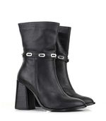 Bota-de-cuero-caña-media-en-negro.jpg