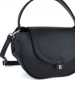 Cartera-negra-de-simil-cuero-con-solapa.jpg