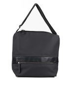 Cartera-BATI-en-simil-cuero-negro-con-tira-regulable.jpg