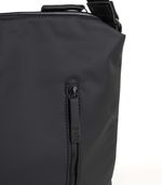 Cartera-BATI-en-simil-cuero-negro-con-tira-regulable.jpg