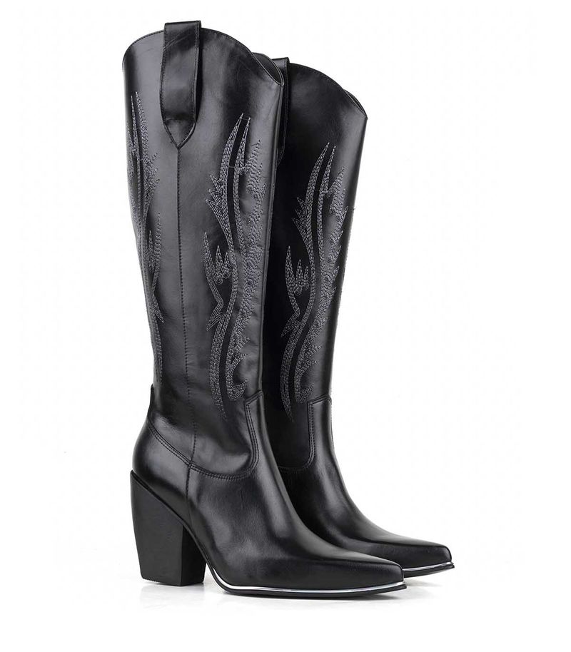 Texanas-altas-de-cuero-negro-con-bordados.jpg