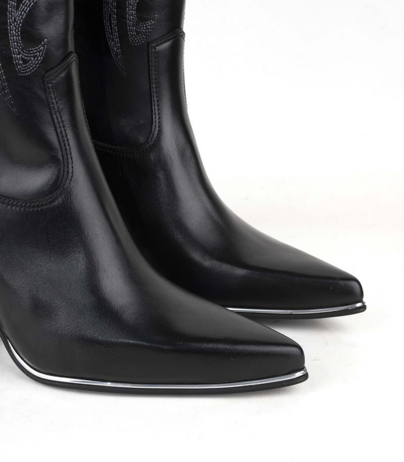 Texanas-altas-de-cuero-negro-con-bordados.jpg