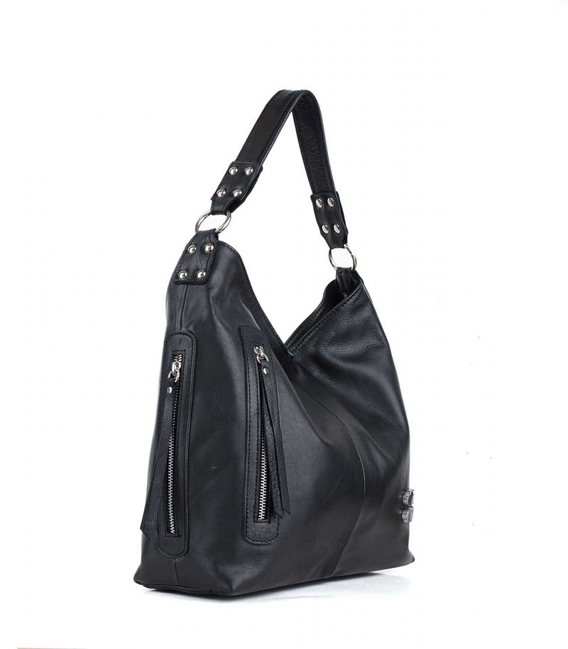 Cartera-de-cuero-negra-con-manija-y-detalle-de-trebol.jpg