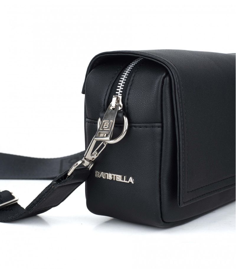 Bandolera-minimalista-simil-cuero-con-solapa.jpg