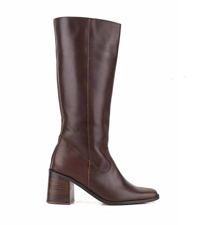 Botas-altas-clasicas-de-cuero-chocolate.jpg