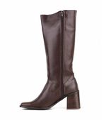 Botas-altas-clasicas-de-cuero-chocolate.jpg