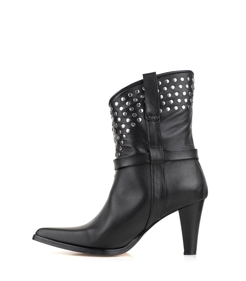 Bota-texana-de-cuero-en-negro-con-tachas.jpg