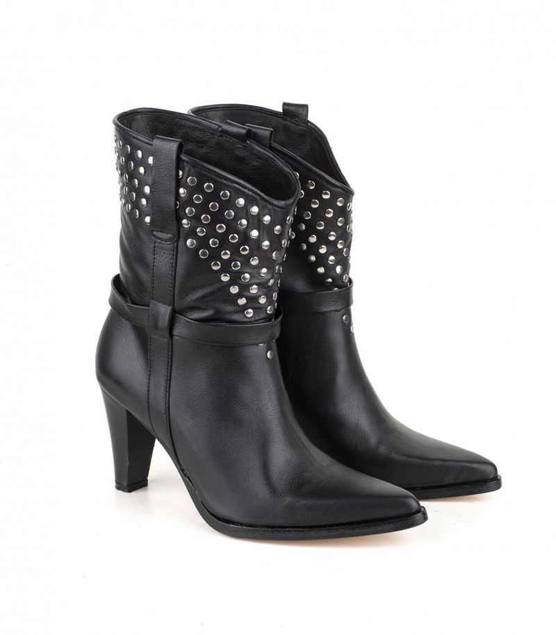 Bota-texana-de-cuero-en-negro-con-tachas.jpg